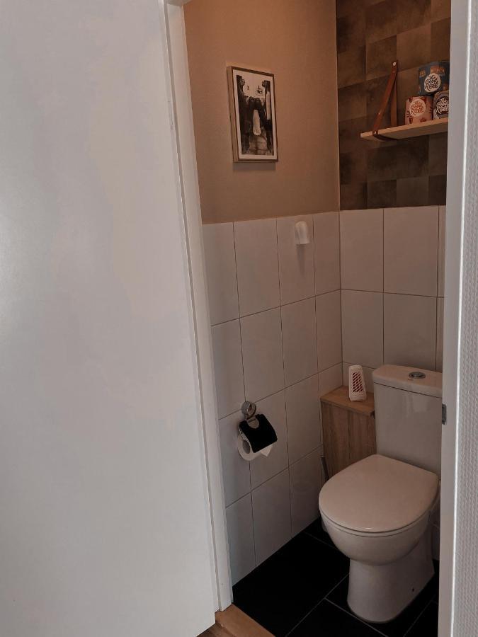 Loods 123 Bed & Kitchen Villa Landgraaf Bagian luar foto