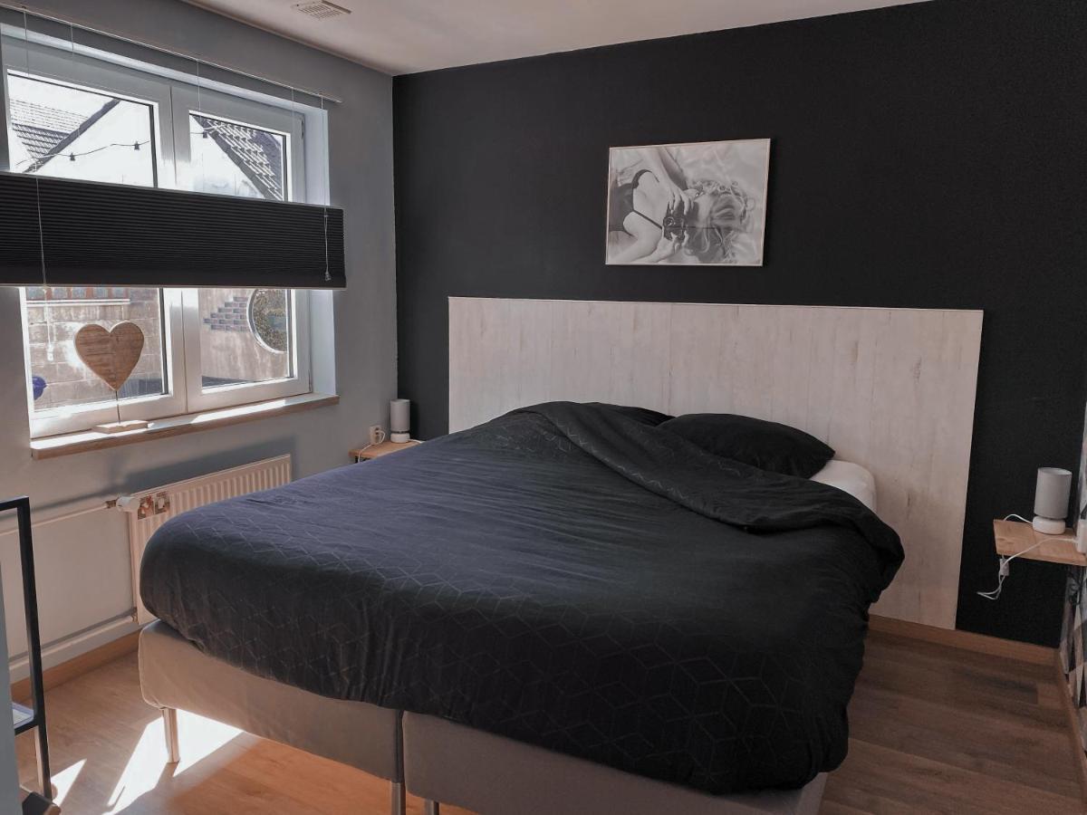 Loods 123 Bed & Kitchen Villa Landgraaf Bagian luar foto